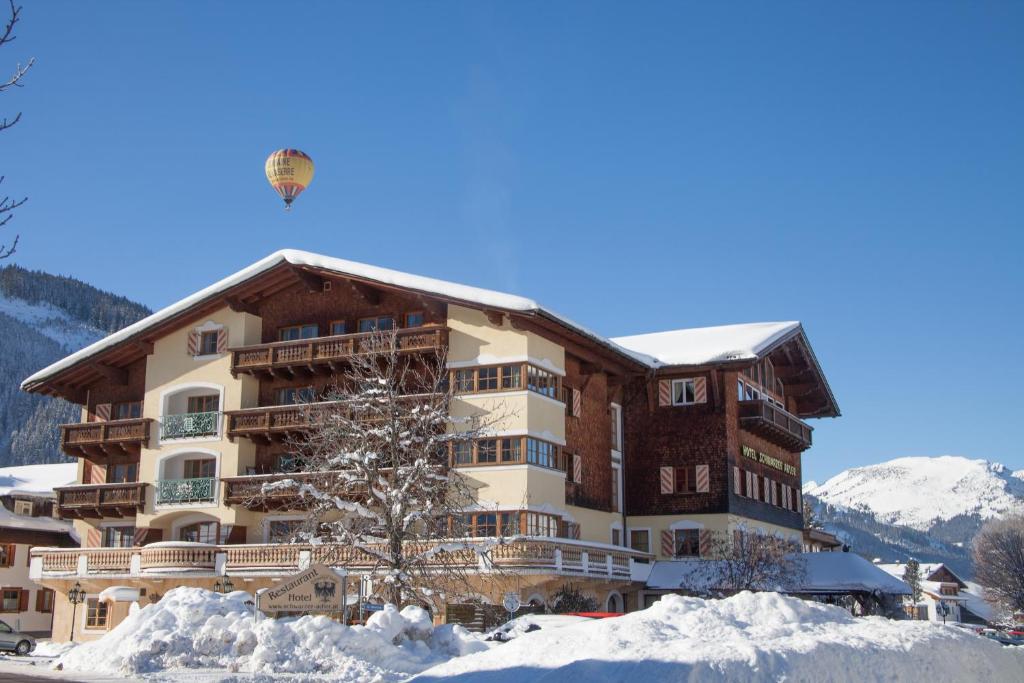 O vedere generală la munți sau o vedere la munte luată de la acest hotel