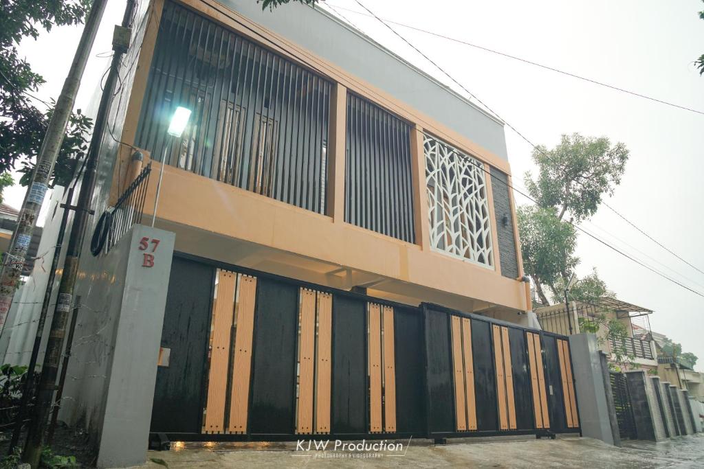 een gebouw met grote deuren aan de straatkant bij M Stay Guest House Jogja in Yogyakarta