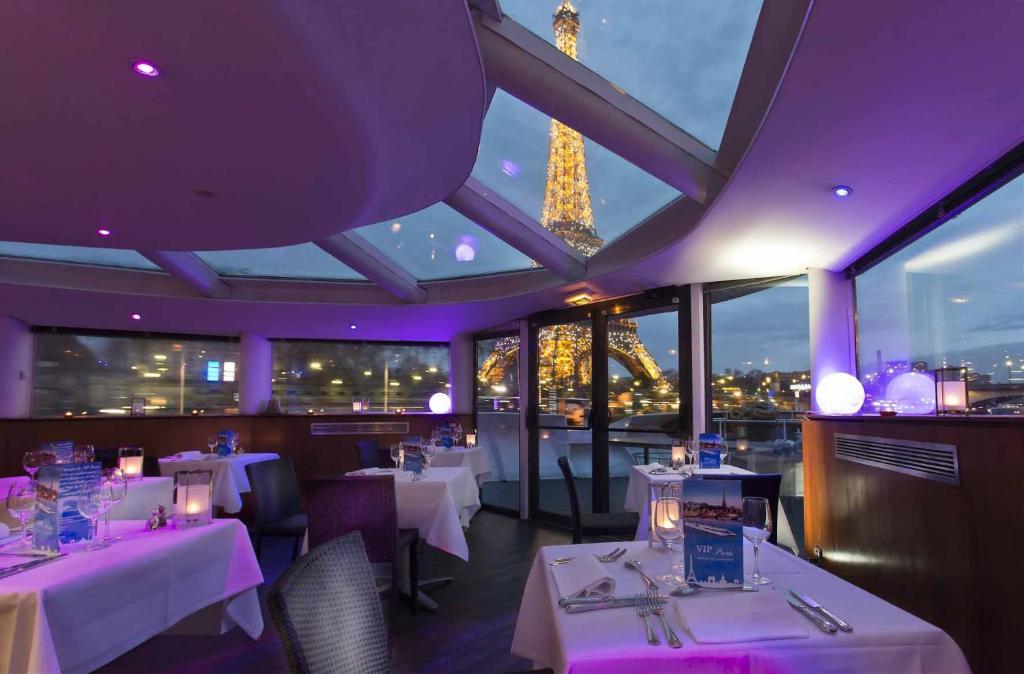 Restaurace v ubytování VIP Paris Yacht Hôtel & Spa