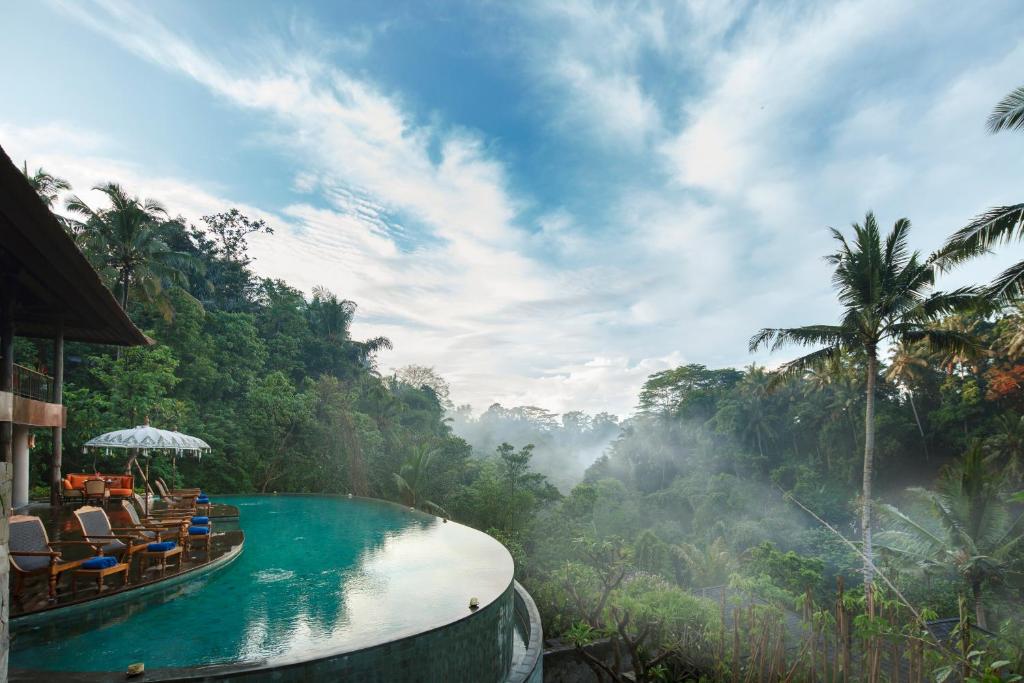 Piscina a Natya Resort Ubud o a prop