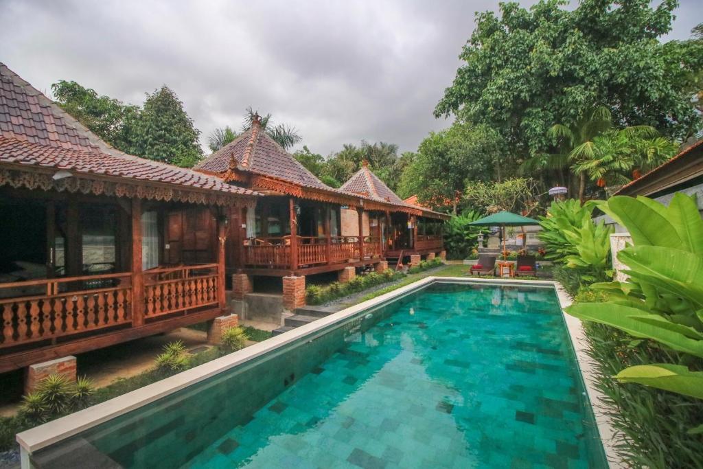 Ari Cottages Ubud游泳池或附近泳池