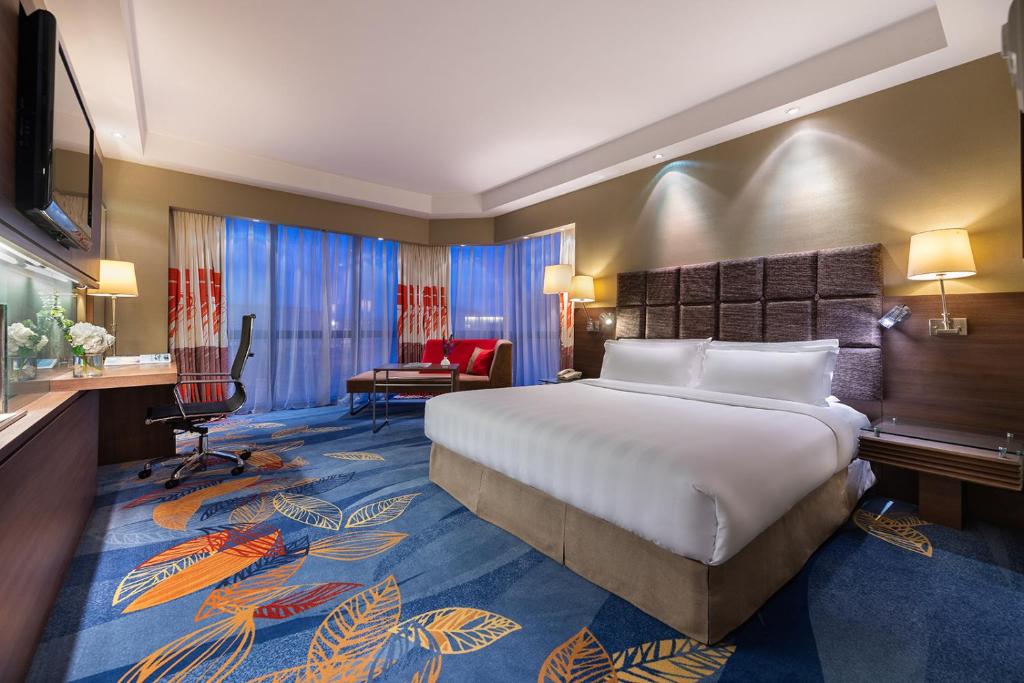 Ένα ή περισσότερα κρεβάτια σε δωμάτιο στο Novotel Beijing Peace