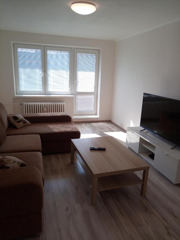 TV in/ali zabaviščno središče v nastanitvi Apartmány Karviná