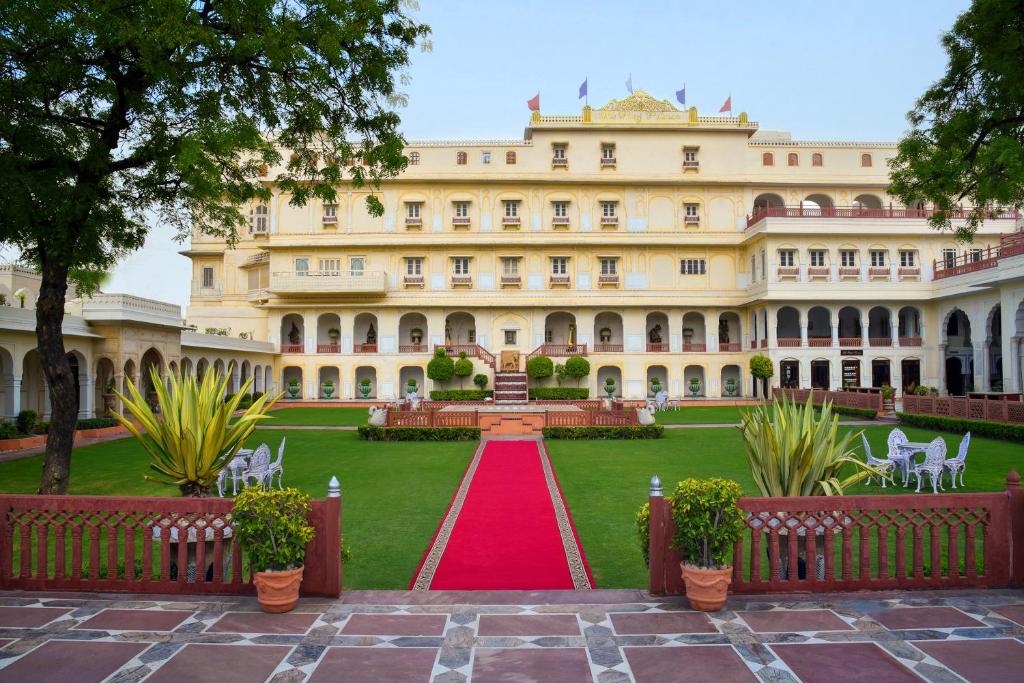 Vrt u objektu The Raj Palace (Small Luxury Hotels of the World)