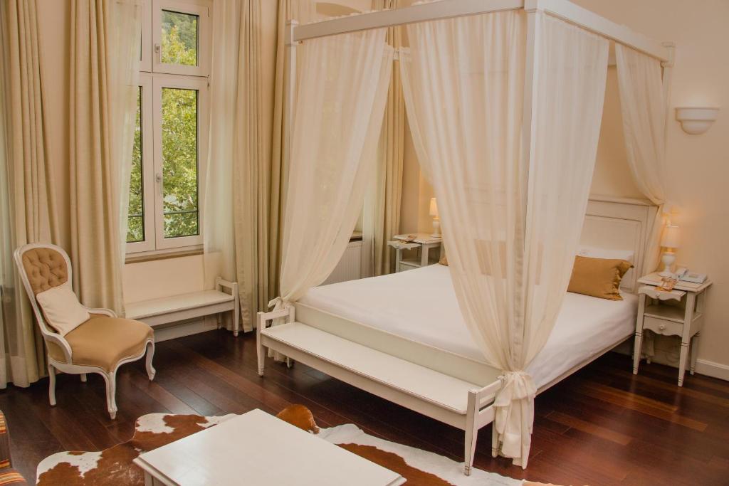 Giường trong phòng chung tại Hotel Villa Marstall