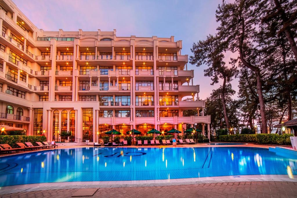 Hồ bơi trong/gần Kobuleti Georgia Palace Hotel & Spa