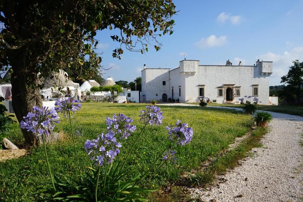 Masseria Ferri tesisinin dışında bir bahçe