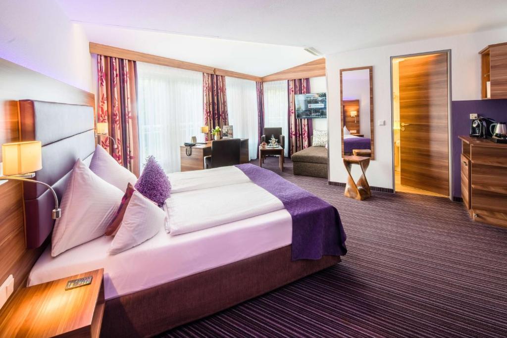 Giường trong phòng chung tại Best Western Plus Parkhotel Erding