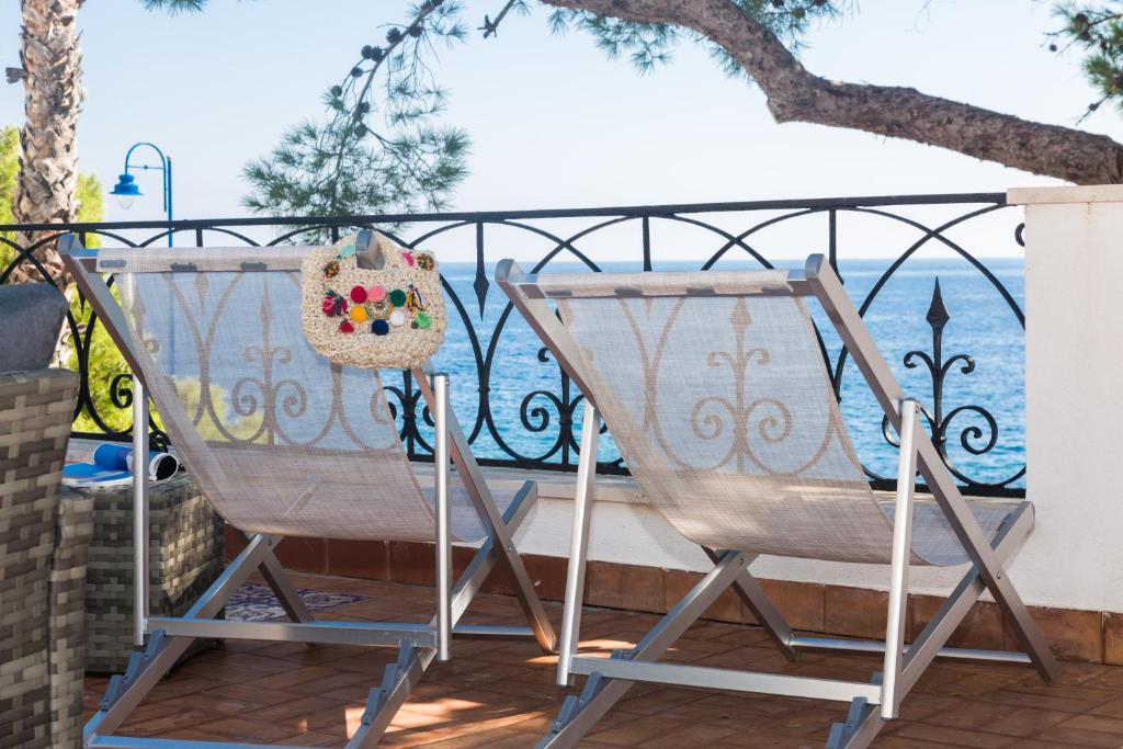 A balcony or terrace at Villa Mallandrino