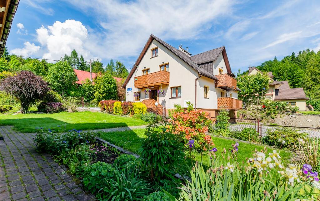 En have udenfor Apartament i Pokoje Gościnne u Lusi - z basenem