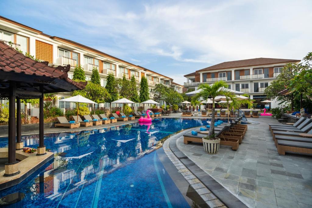 Kuta Beach Club Hotel tesisinde veya buraya yakın yüzme havuzu