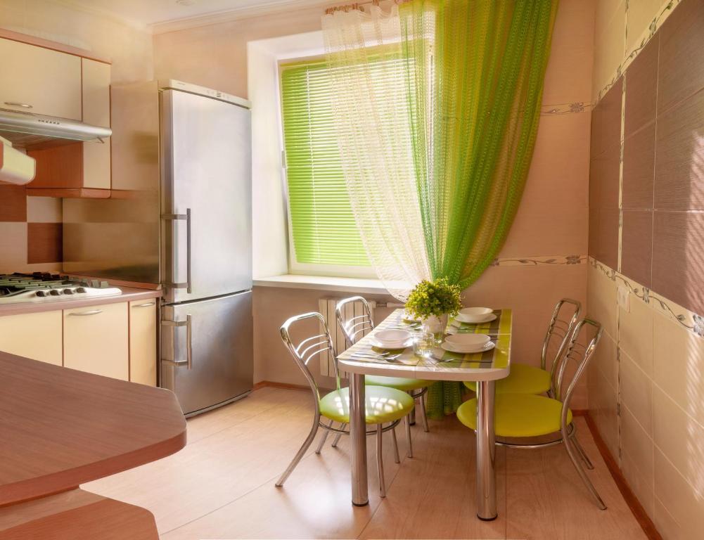 Kitchen o kitchenette sa Luxury 3 Rooms Apartments in Center by Green House