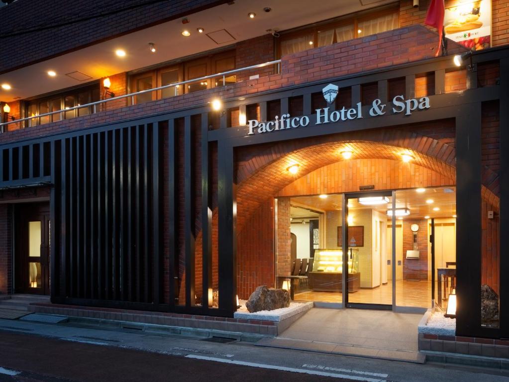 ด้านหน้าอาคารหรือทางเข้าของ PACIFICO Hotel and Spa