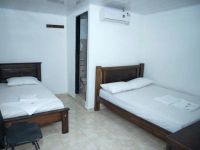 Cama ou camas em um quarto em Aparta Hotel El Cacique Upar