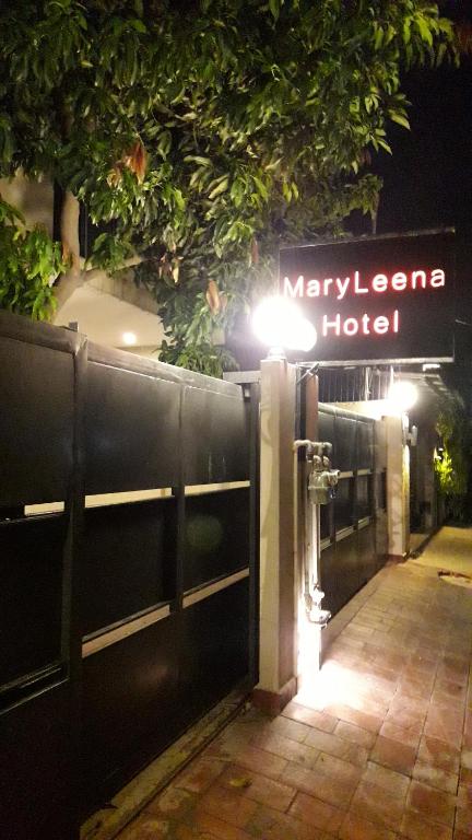 תמונה מהגלריה של MaryLeena Hotel Gulberg בלאהור