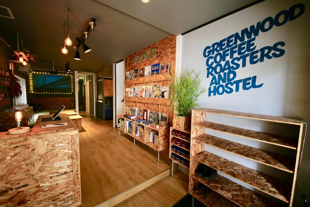 Сертифікат, нагорода, вивіска або інший документ, виставлений в Greenwood Hostel