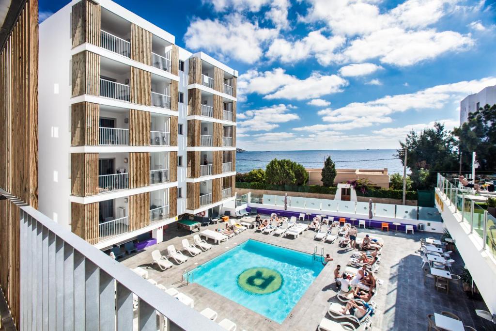 A piscina localizada em Ryans Ibiza Apartments - Only Adults ou nos arredores