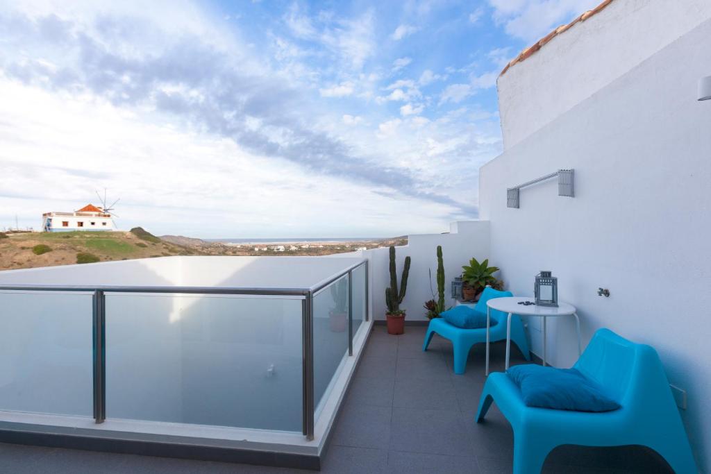 Un balcón o terraza en Sea View Apartment Carrapateira