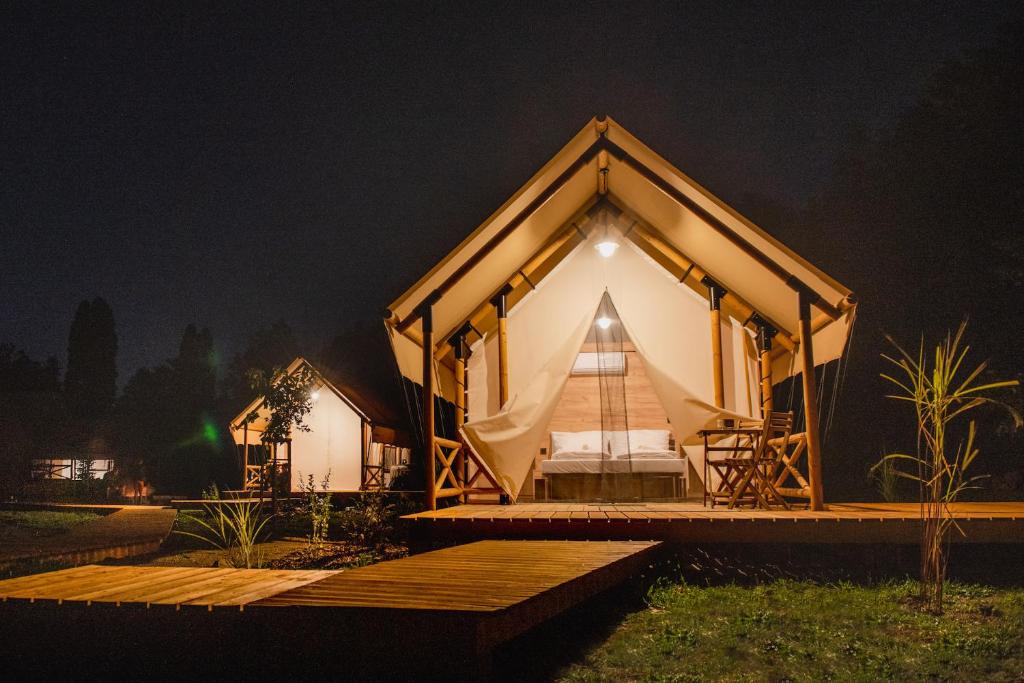 Jardí fora de ForRest Glamping