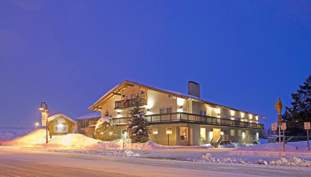 The Mammoth Creek Inn om vinteren