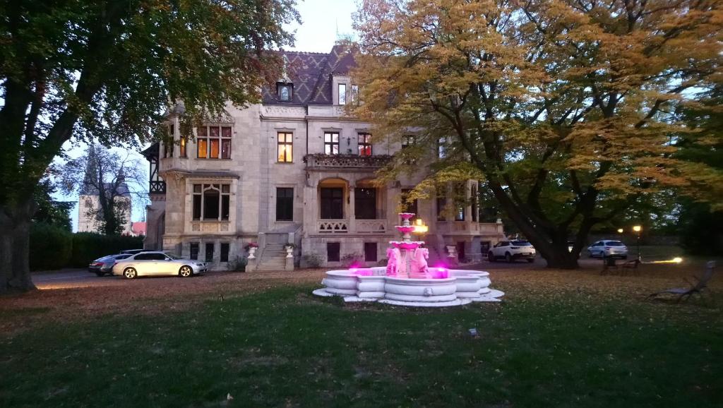 Un jardín fuera de Schlosshotel zum Markgrafen