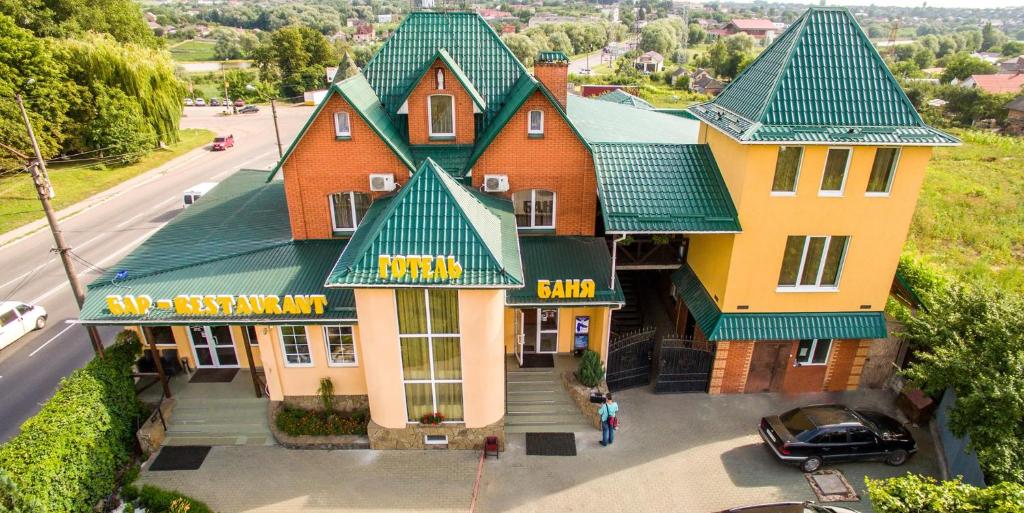 an overhead view of a house with a green roof at Pivdenna Brama in Khmelʼnytsʼkyy