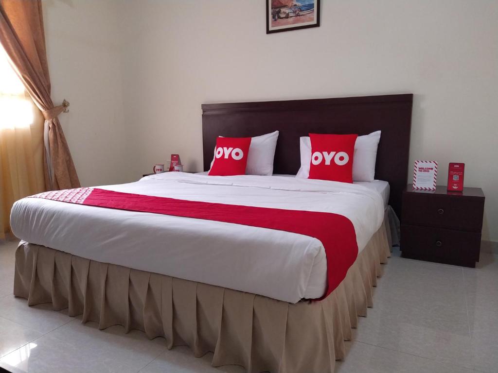 Krevet ili kreveti u jedinici u objektu Super OYO 107 Al Areen Hotel Apartments