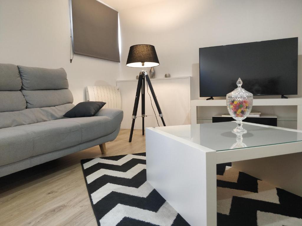 Una televisión o centro de entretenimiento en Très Bel Appartement Neuf et Moderne 63m2 à Obernai