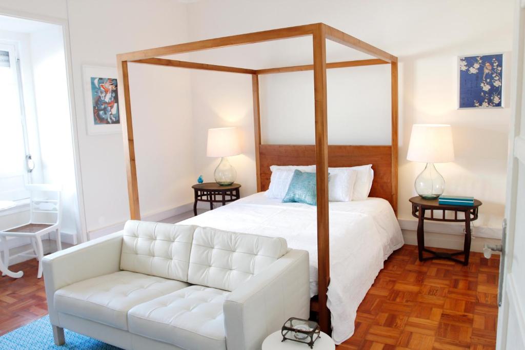 A bed or beds in a room at Magnolia Guesthouse