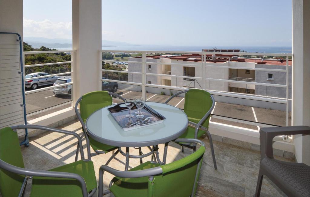 Μπαλκόνι ή βεράντα στο Gorgeous Apartment In Ajaccio With Wifi