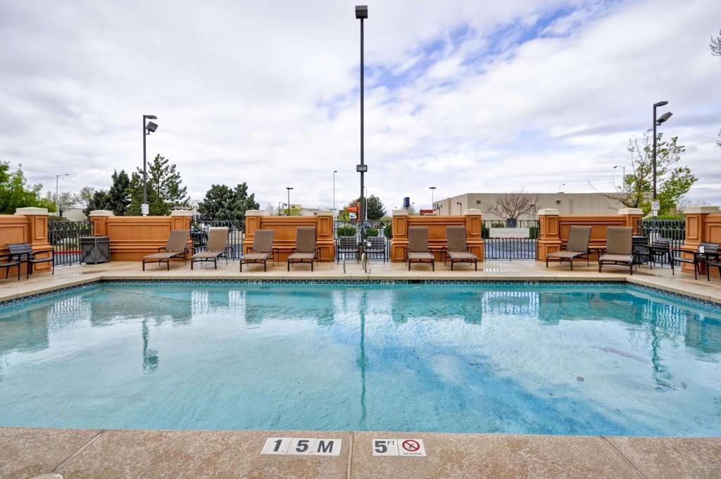 Kolam renang di atau di dekat Hyatt Place Albuquerque Uptown