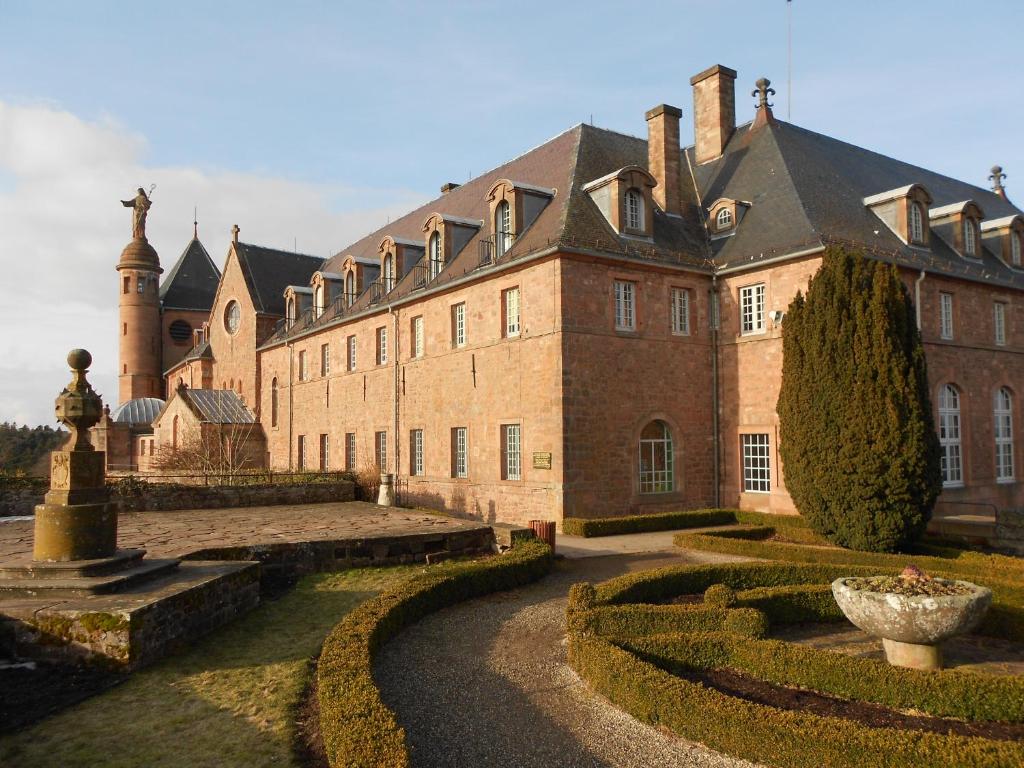 Jardí fora de Hôtel-Restaurant Mont Sainte-Odile