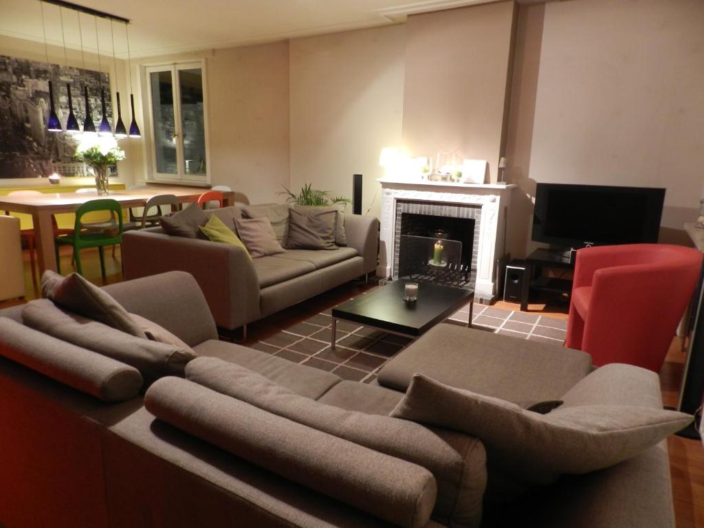 a living room with a couch and a fireplace at Apartment Het Blekershuys in Bruges