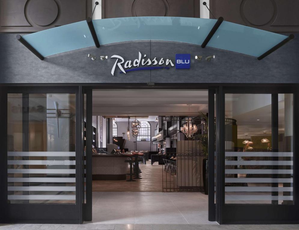 Lobi atau kawasan kaunter penerimaan di Radisson Blu Hotel, Leeds City Centre