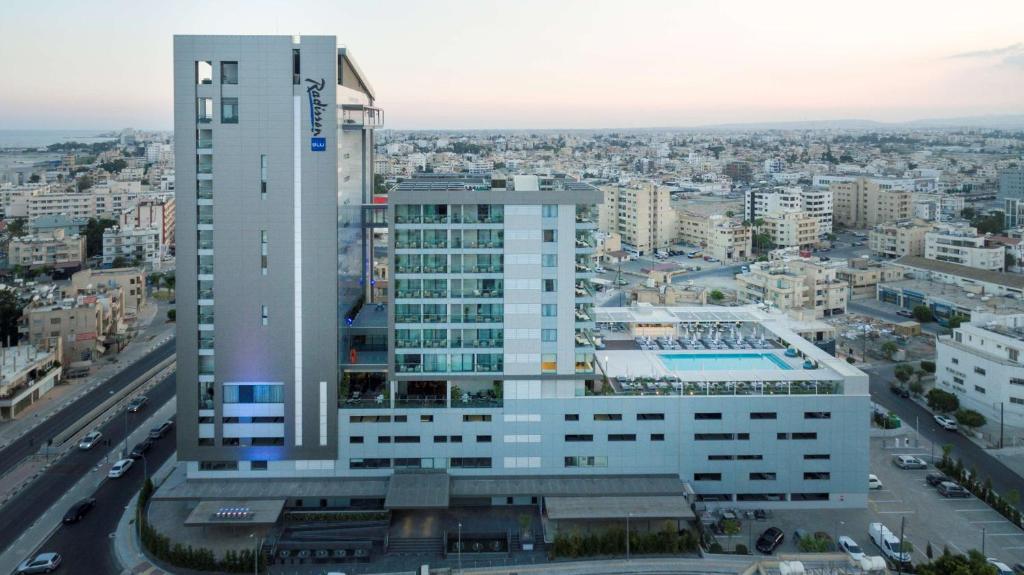 Piscine de l'établissement Radisson Blu Hotel, Larnaca ou située à proximité