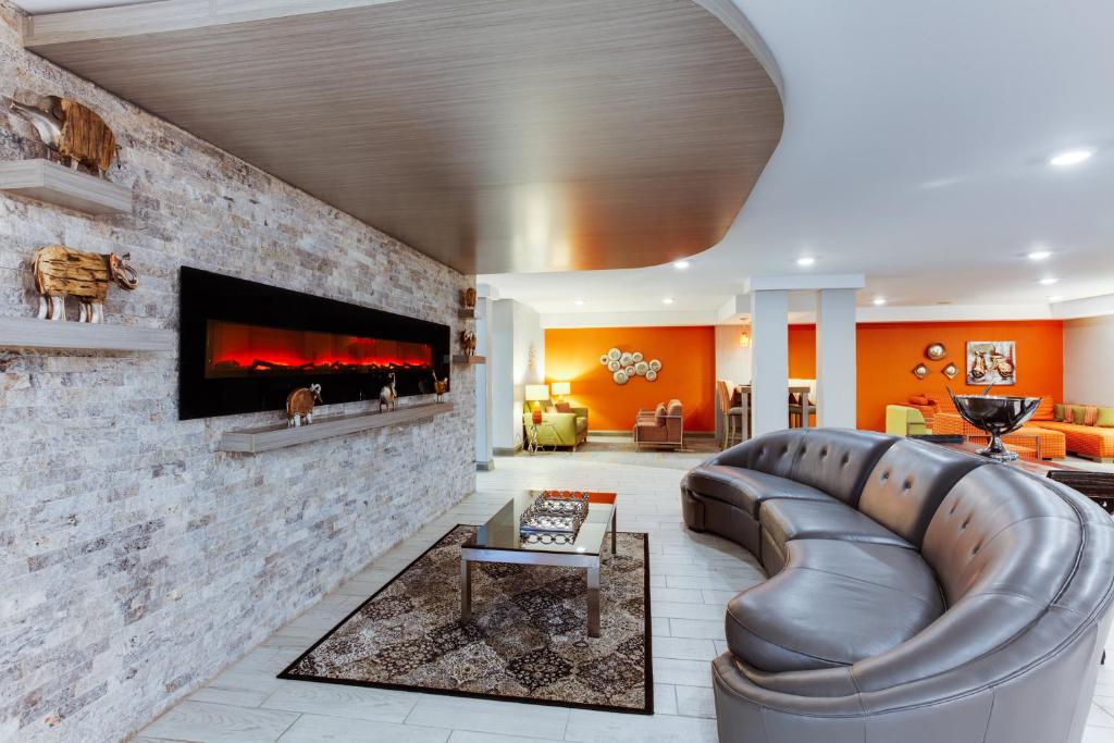 A seating area at Holiday Inn Express Hotel & Suites Uptown Fredericton, an IHG Hotel