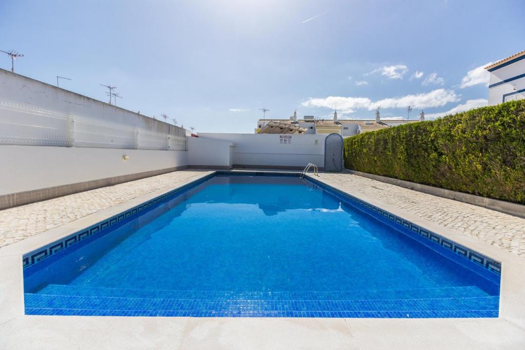 The swimming pool at or close to Monte Cabanita by ALGARVEMANTA