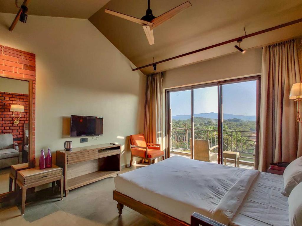 Gulta vai gultas numurā naktsmītnē Advait Resort Kshetra Mahabaleshwar