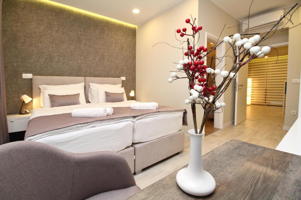 PLATINUM ROOMS butique hotel tesisinde bir odada yatak veya yataklar