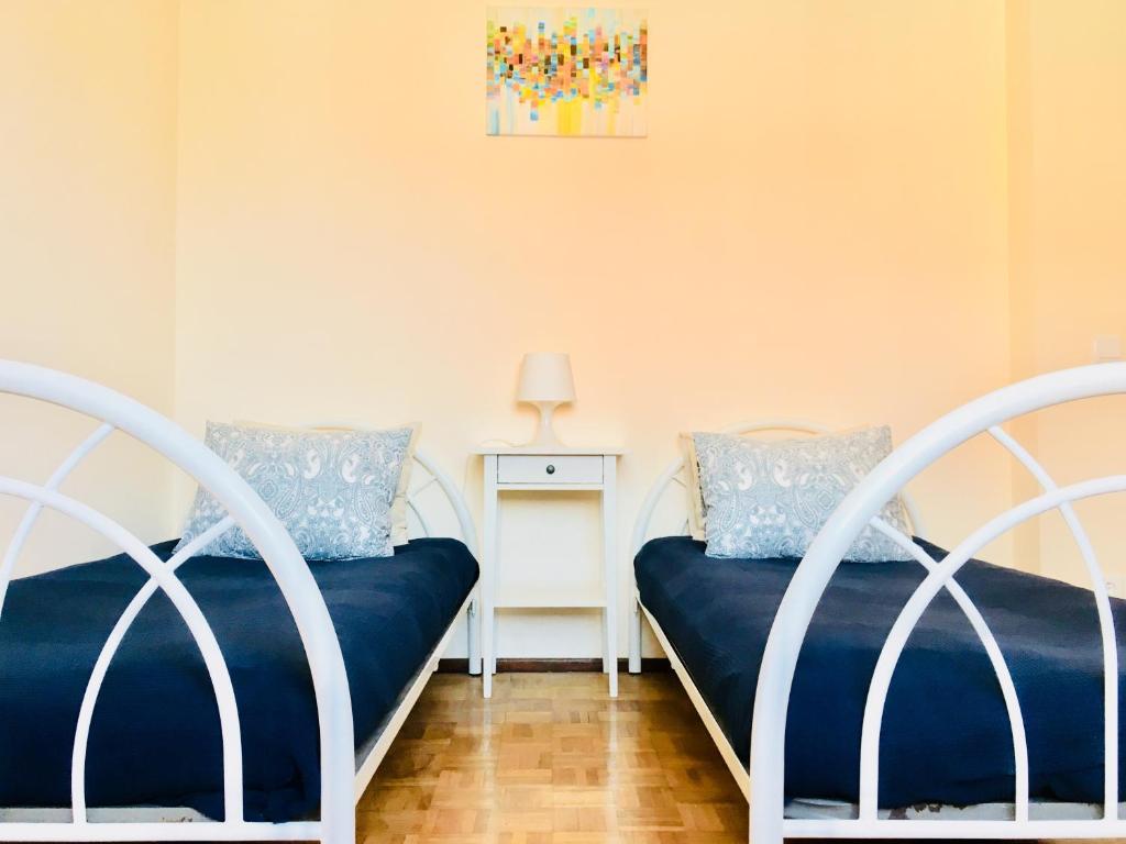 A bed or beds in a room at Casa dos Azulejos