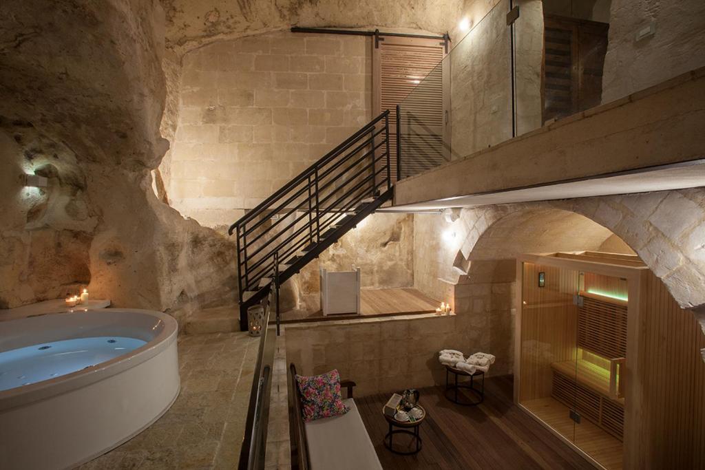 A bathroom at L'Hotel In Pietra