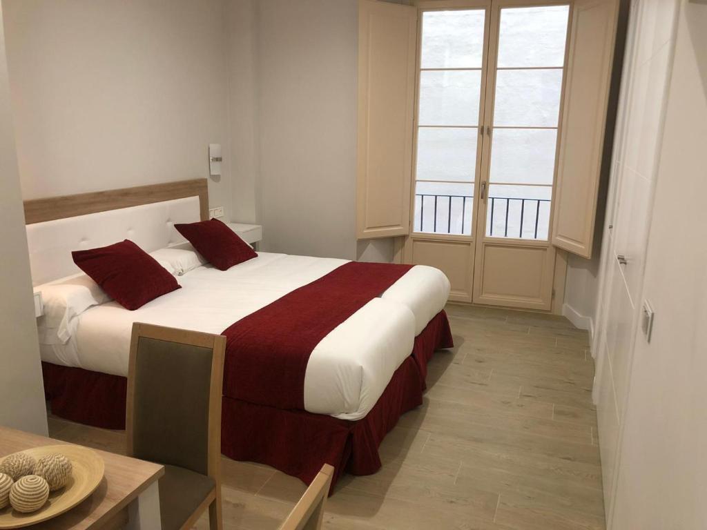 Voodi või voodid majutusasutuse Pinar Malaga Rooms toas