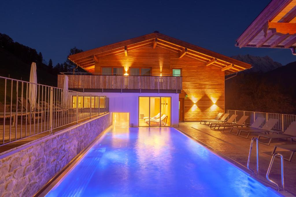 A piscina localizada em Hotel Hindenburglinde ou nos arredores