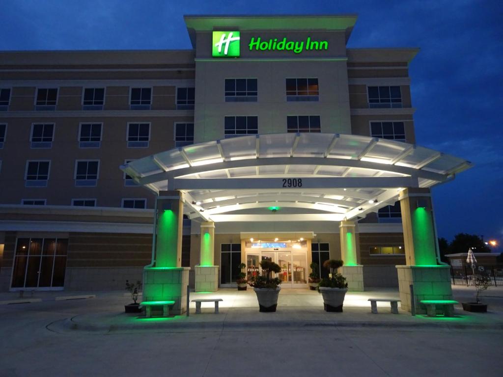 Фасад или вход в Holiday Inn - Jonesboro, an IHG Hotel