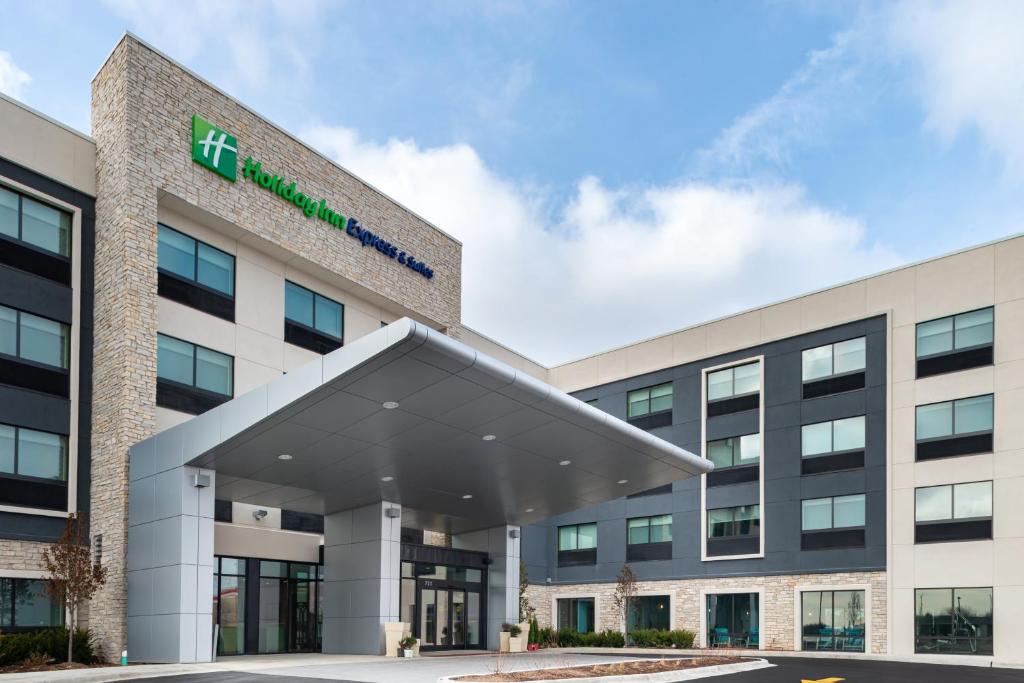 eine Darstellung eines Krankenhausgebäudes in der Unterkunft Holiday Inn Express & Suites - Romeoville - Joliet North, an IHG Hotel in Romeoville