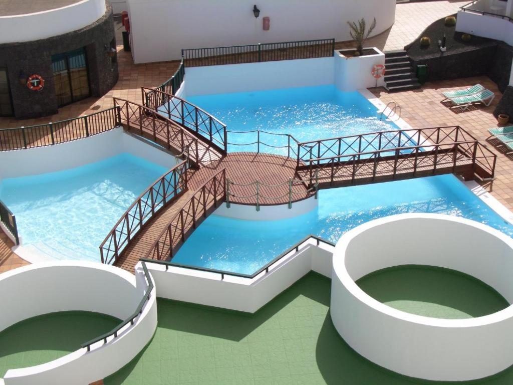 The swimming pool at or close to Apartamentos Lanzarote Paradise Colinas