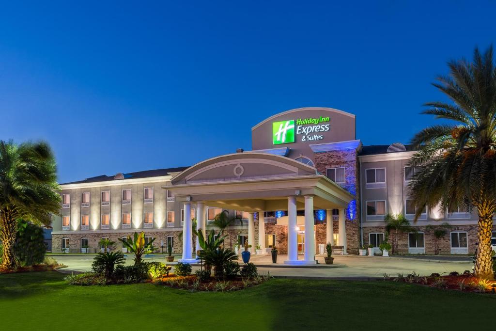 Vrt u objektu Holiday Inn Express Hotel & Suites New Iberia - Avery Island, an IHG Hotel