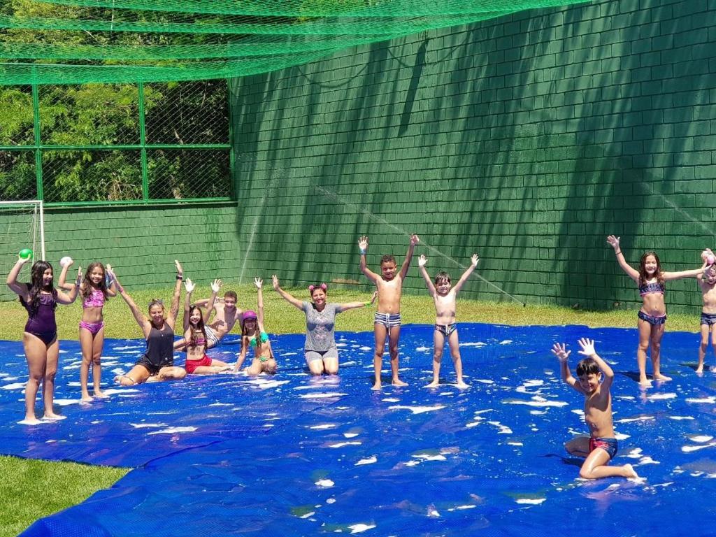 Majutusasutuse Park Veredas com acesso ao rio no fundo külastajad