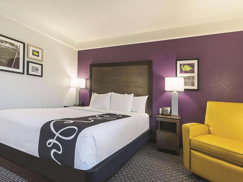 Tempat tidur dalam kamar di La Quinta by Wyndham Grand Junction Airport