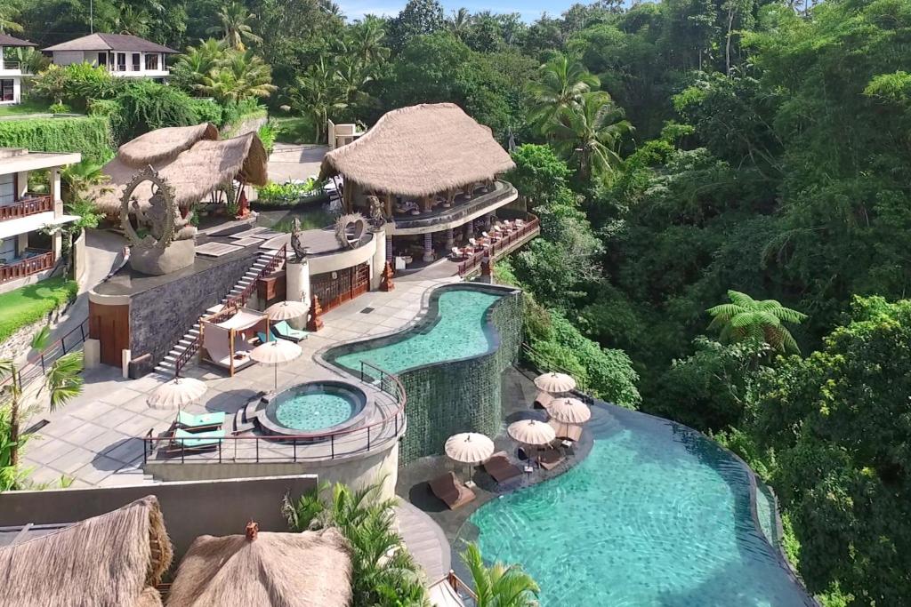 A piscina localizada em Aksari Luxury Resort & Spa Ubud by Ini Vie Hospitality ou nos arredores